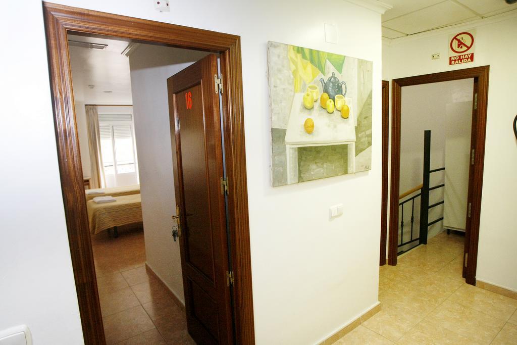 Hostal San Fernando Alicante Dış mekan fotoğraf